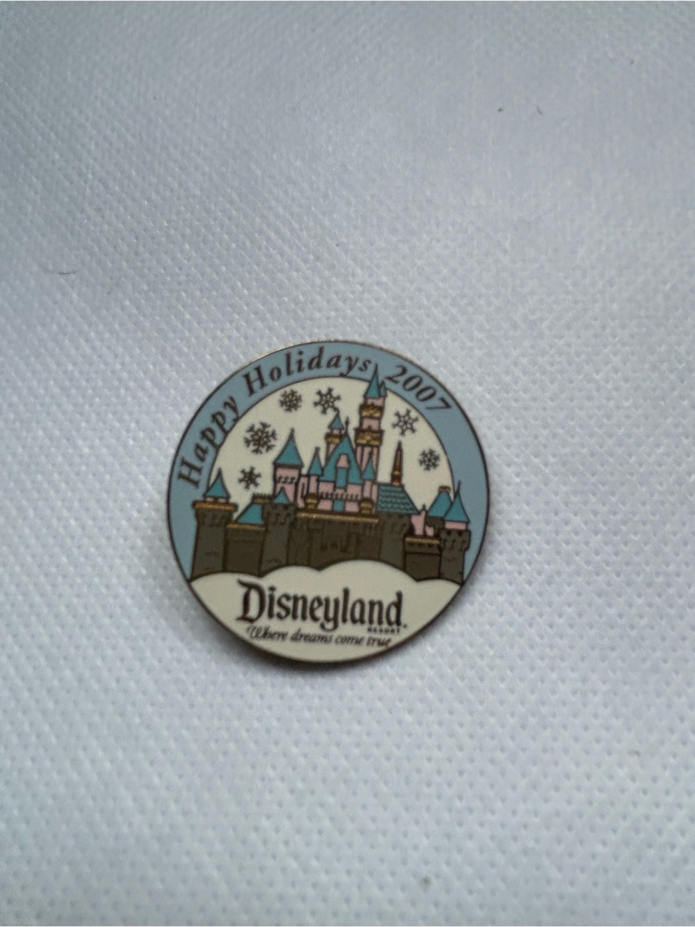 2007 Holiday Cast Members Pin